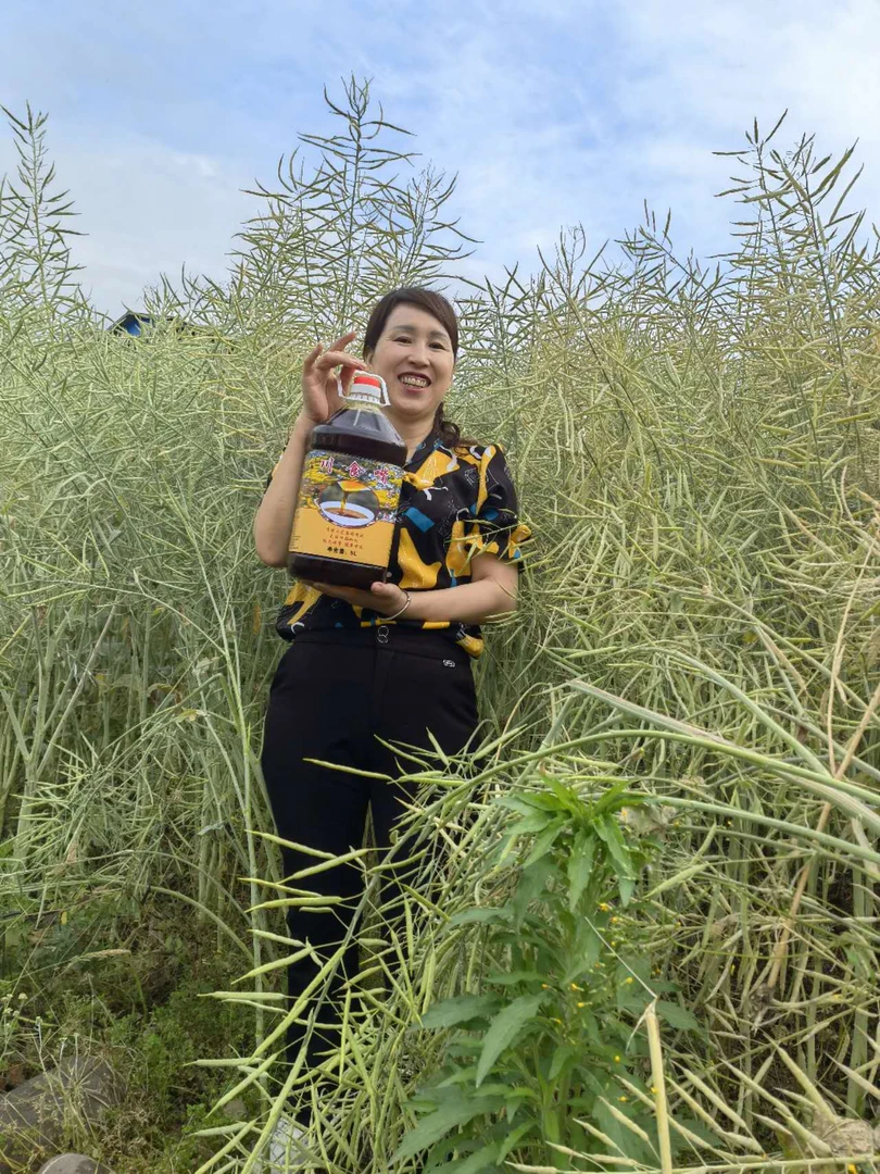 四川农家小榨菜籽油，传统儿时的味道5升9.2斤