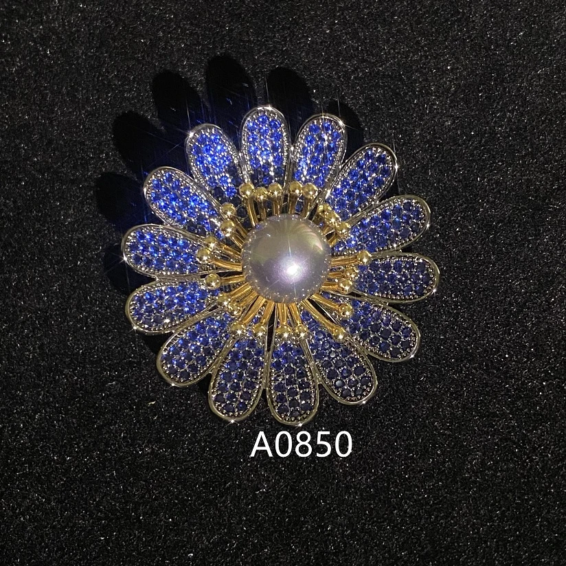 铜合金合成锆石胸针 轻奢素款A0850大雏菊胸针时尚精致高档品牌店