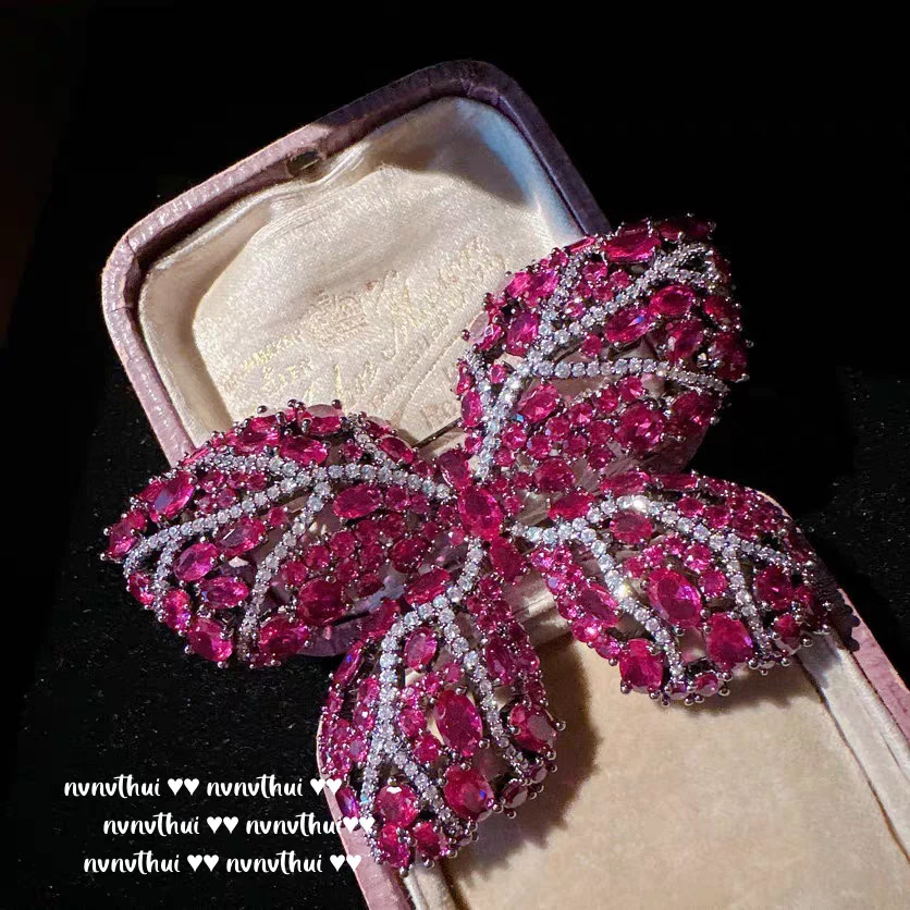 铜合金合成锆石胸针 法式轻奢百搭设计师镶嵌蝴蝶胸针重工满钻ins