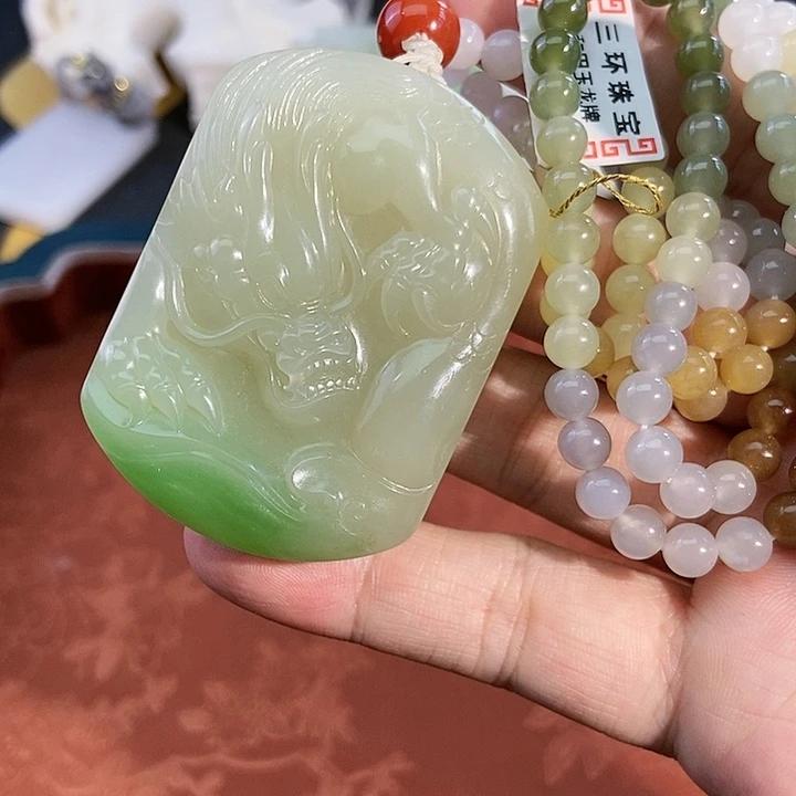 和田玉颈饰未镶嵌