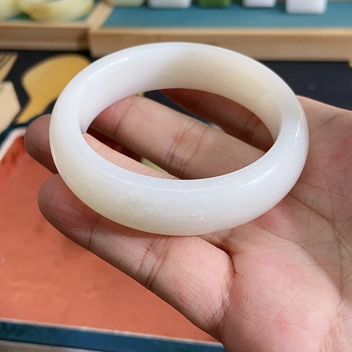 和田玉手镯未镶嵌哈*弓