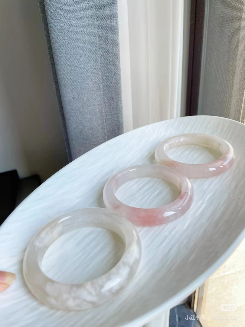 天然冰底飘花石英质玉樱花手镯平安镯，拍一发一，多样性发货冰透