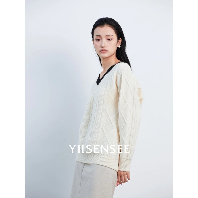 YIISENSEE逸识古典学院秋冬季新款经典V领宽松优雅百搭扭花漾毛衣