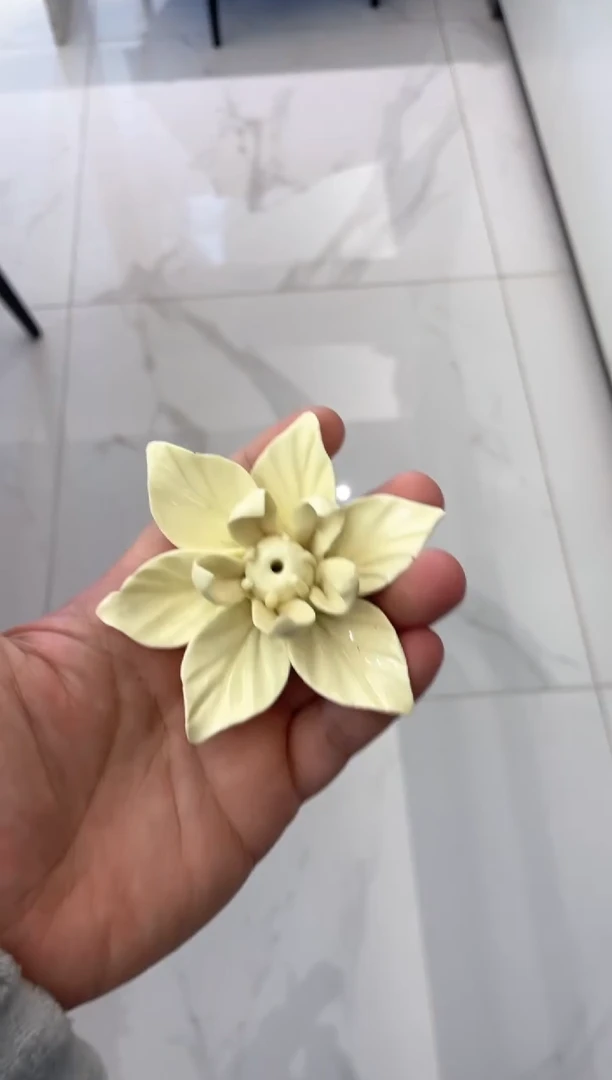 【闪购商品】瓷摆件7cm黄色栀子花香插