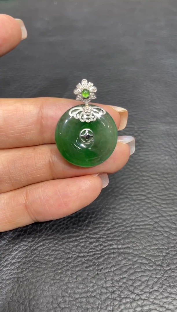 【闪购商品】定制翡翠18K金镶嵌吊坠