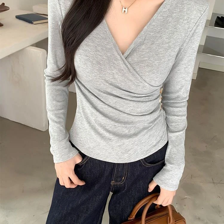 气质交叉v领收腰长袖t恤女秋冬2024新款显瘦设计感褶皱内搭打底衫