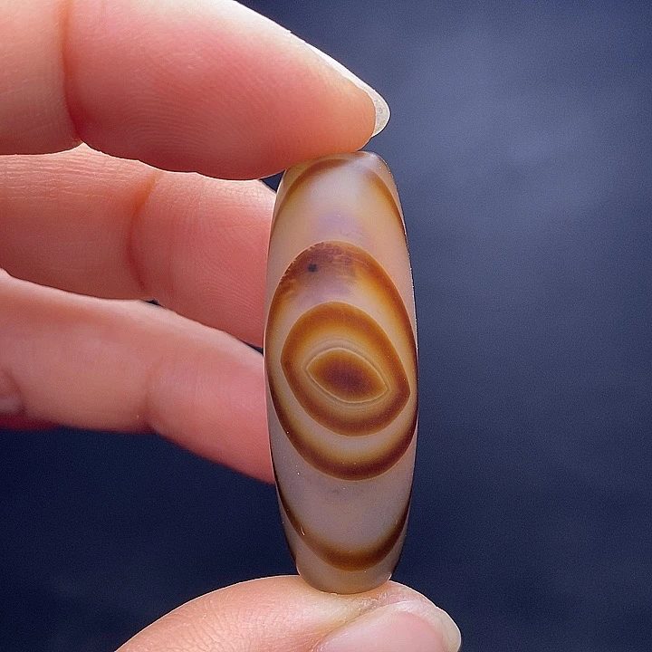 缠丝玛瑙吊坠挂件，尺寸13.5×38.7mm