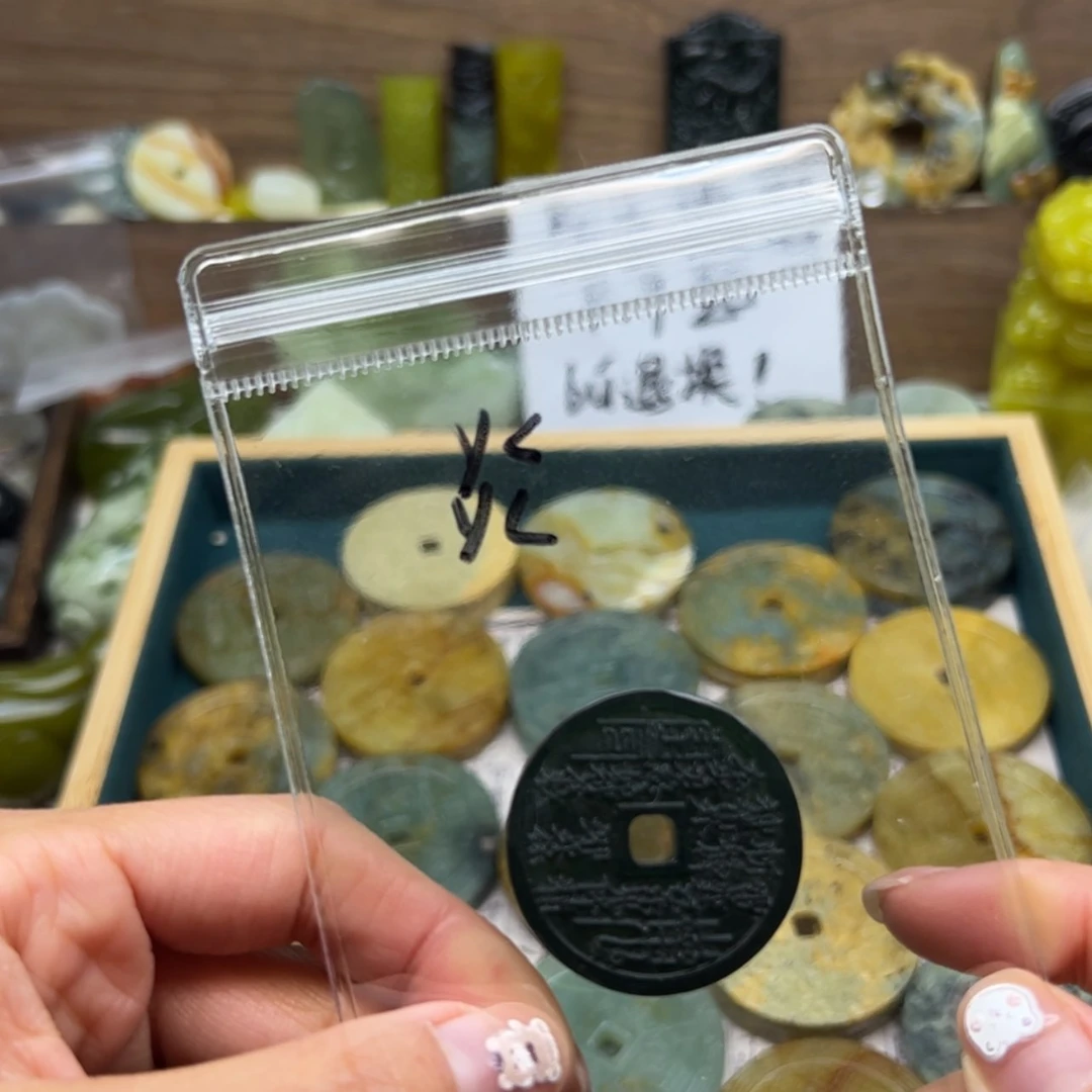 【闪购商品】蛇纹石玉颈饰未镶嵌焱***。