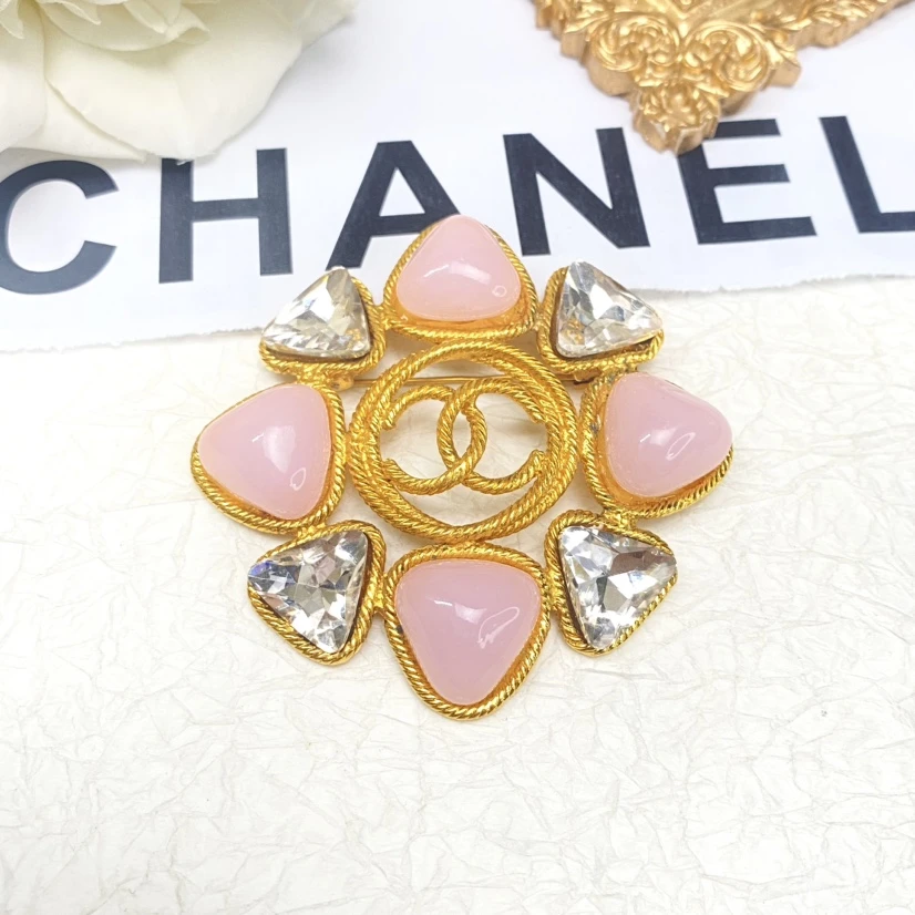95新 Chanel/香奈儿 中古粉色彩釉琉璃莱茵石双C胸针/MJ49155