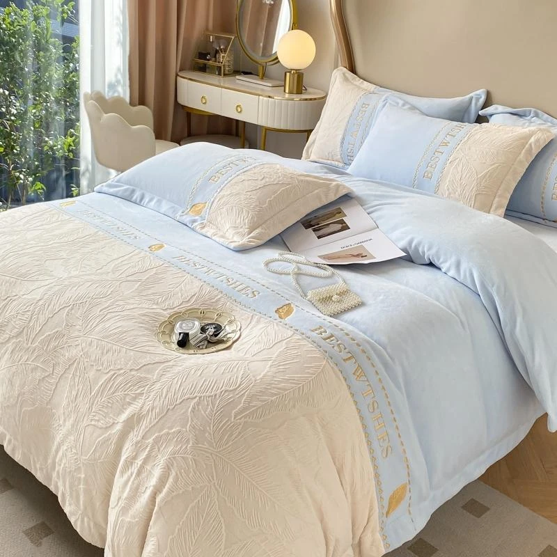 2024新款A类母婴级时尚轻奢高克重雕花绣花拼接款牛奶绒四件套