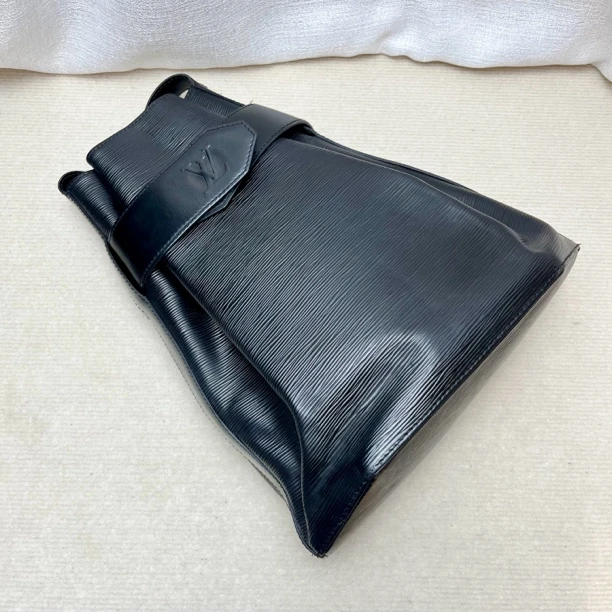 95新 LouisVuitton/路易威登 EPI水波纹黑色牛皮单肩斜跨复古小众