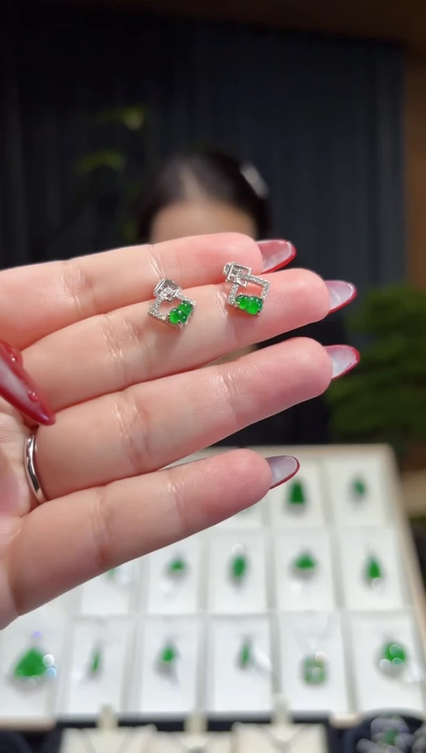 【闪购商品】翡翠耳饰未镶嵌蛋面/支持复检/一件