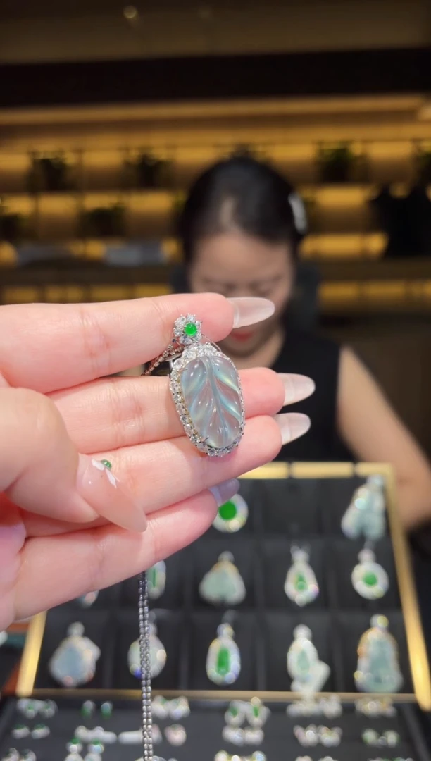 【闪购商品】翡翠颈饰银S925镶嵌叶子吊坠