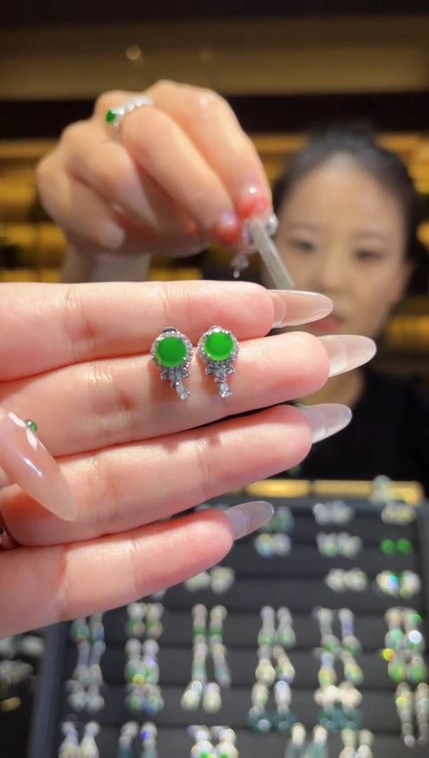 【闪购商品】翡翠耳饰银S925镶嵌圆牌耳钉/多样性发货/一件