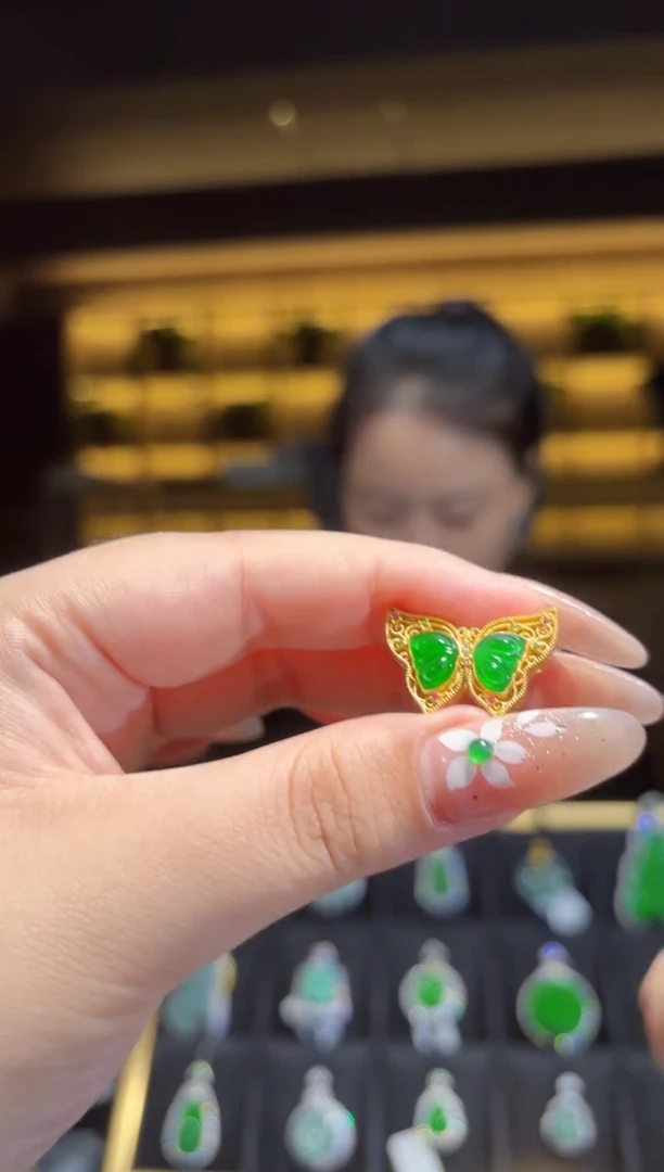 【闪购商品】翡翠颈饰银S925镶嵌蝴蝶吊坠