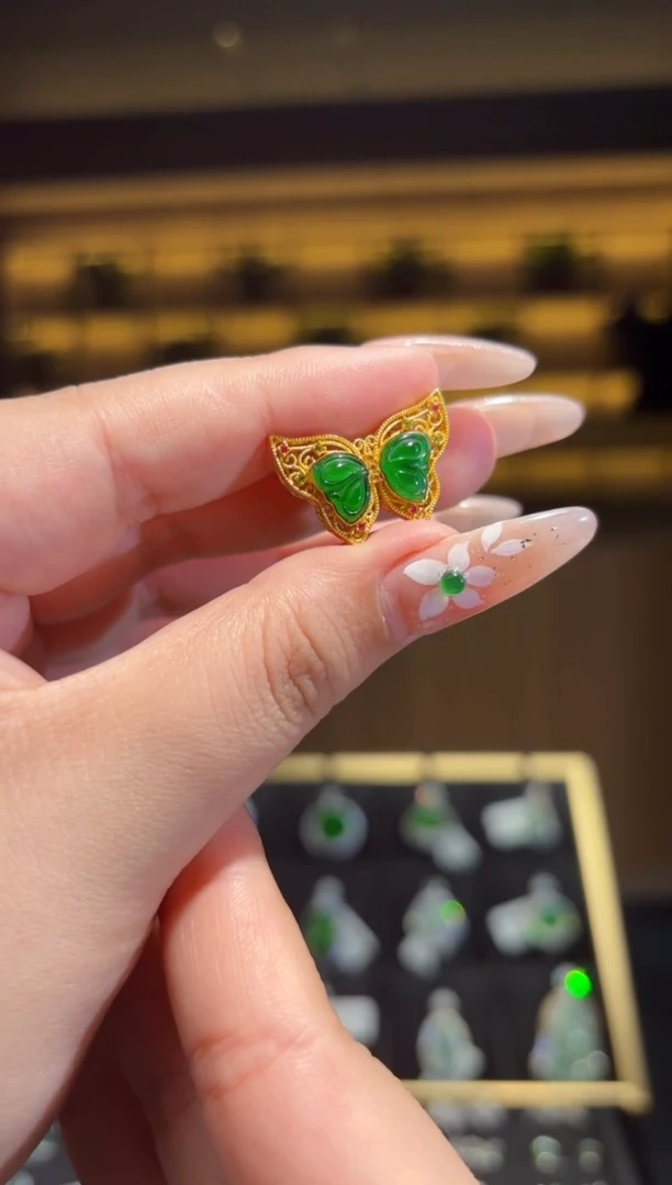 【闪购商品】翡翠颈饰银S925镶嵌蝴蝶吊坠