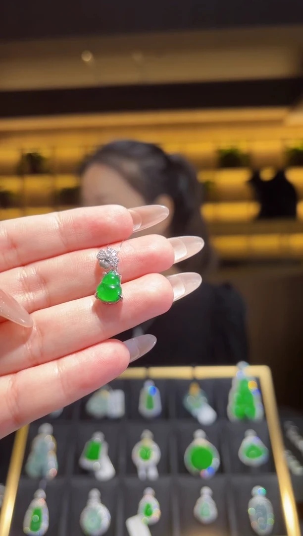 【闪购商品】翡翠颈饰银S925镶嵌如意吊坠