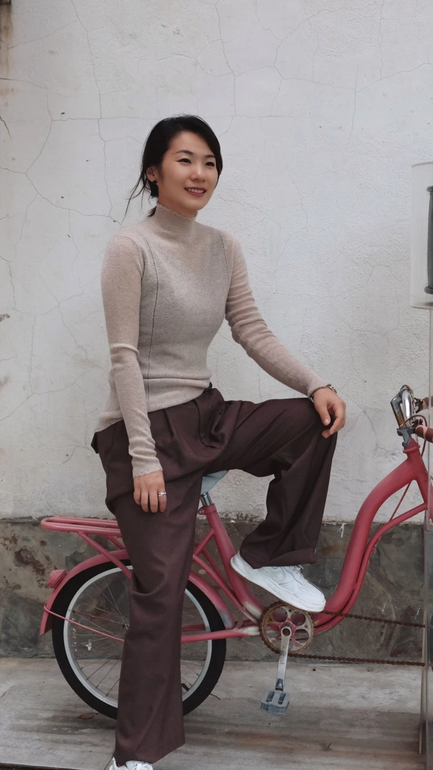 见暖-潮牌时尚半高领破洞做旧羊绒长袖打底针织衫