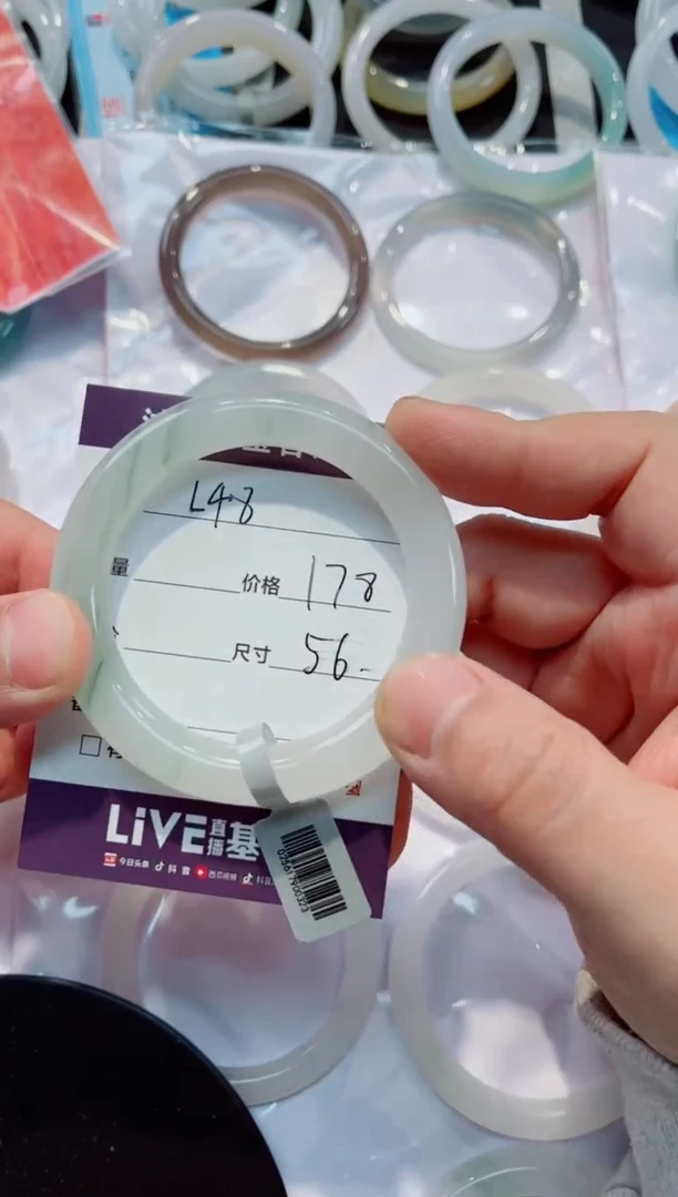 【闪购商品】石英质玉手镯未镶嵌L48