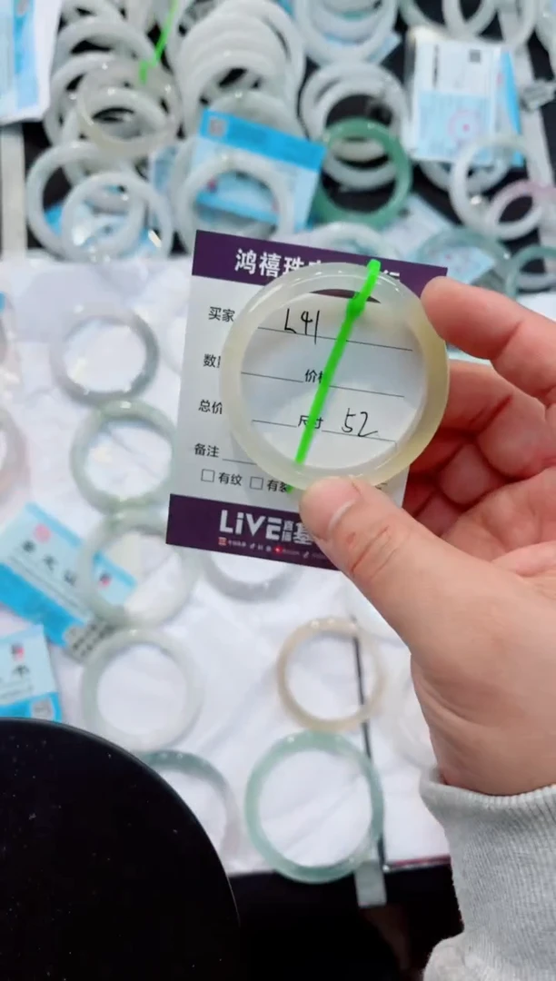 【闪购商品】石英质玉手镯未镶嵌L41