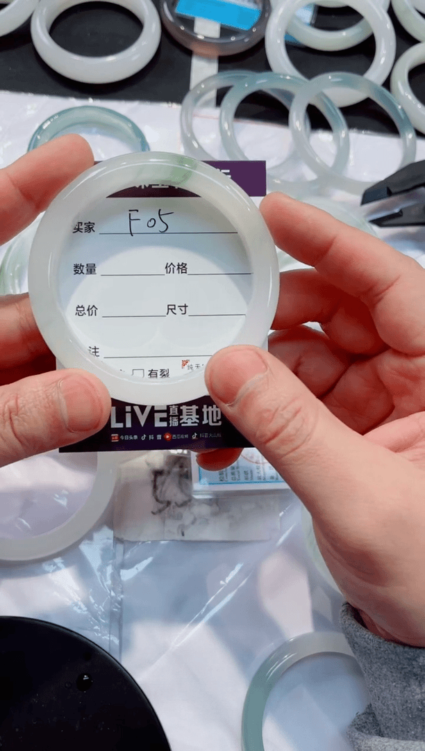 【闪购商品】石英质玉手镯未镶嵌F05