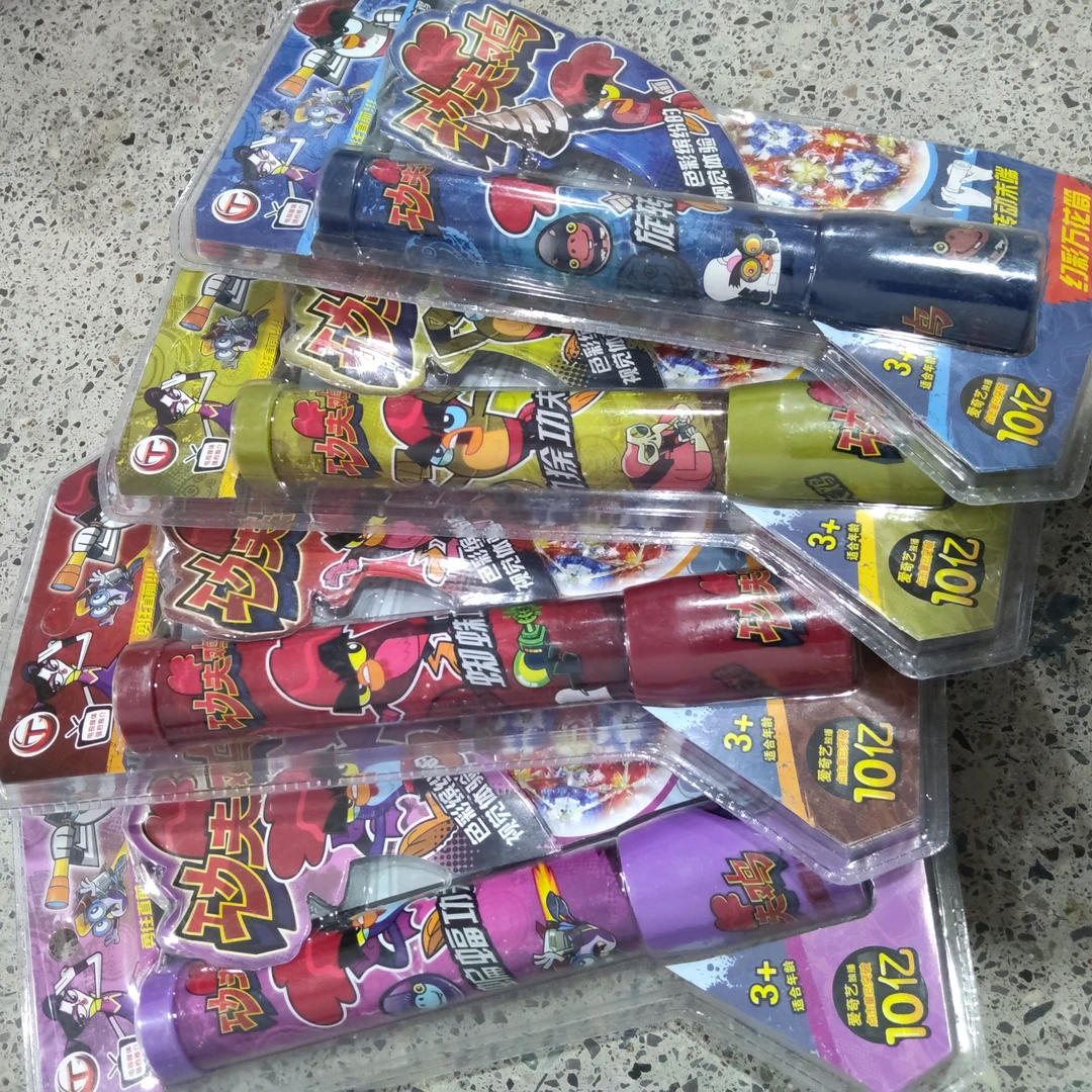 万花筒玩具一个（颜色随机）