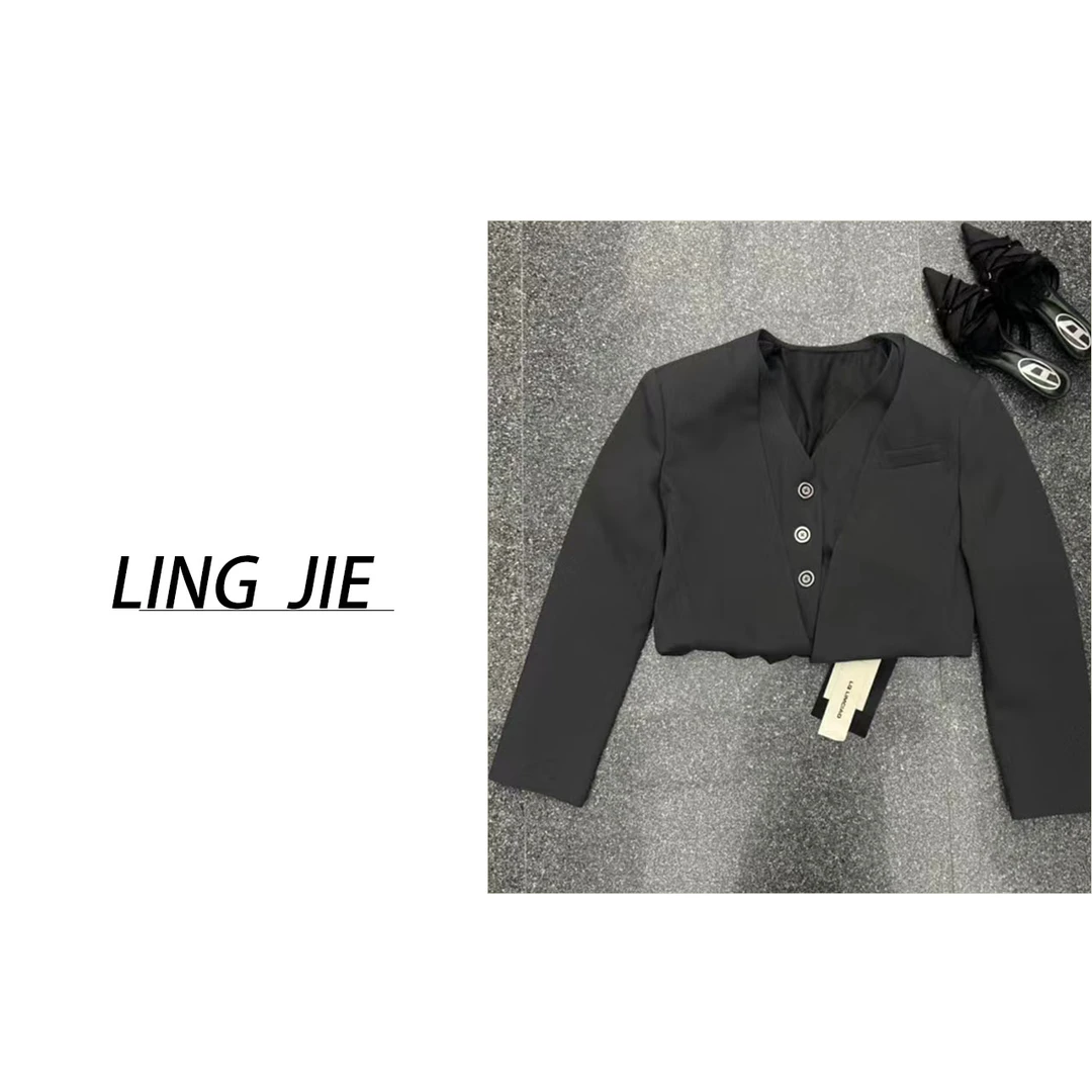 气质短款女士简约设计感秋季假两件收腰西装11071