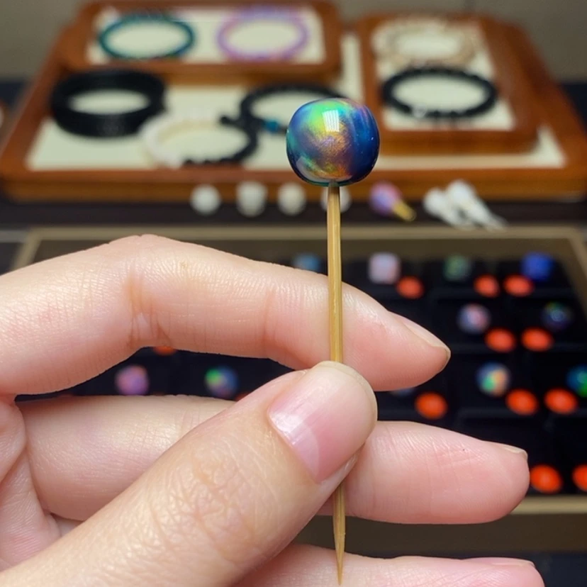 【闪购商品】欧泊树脂制品红**?