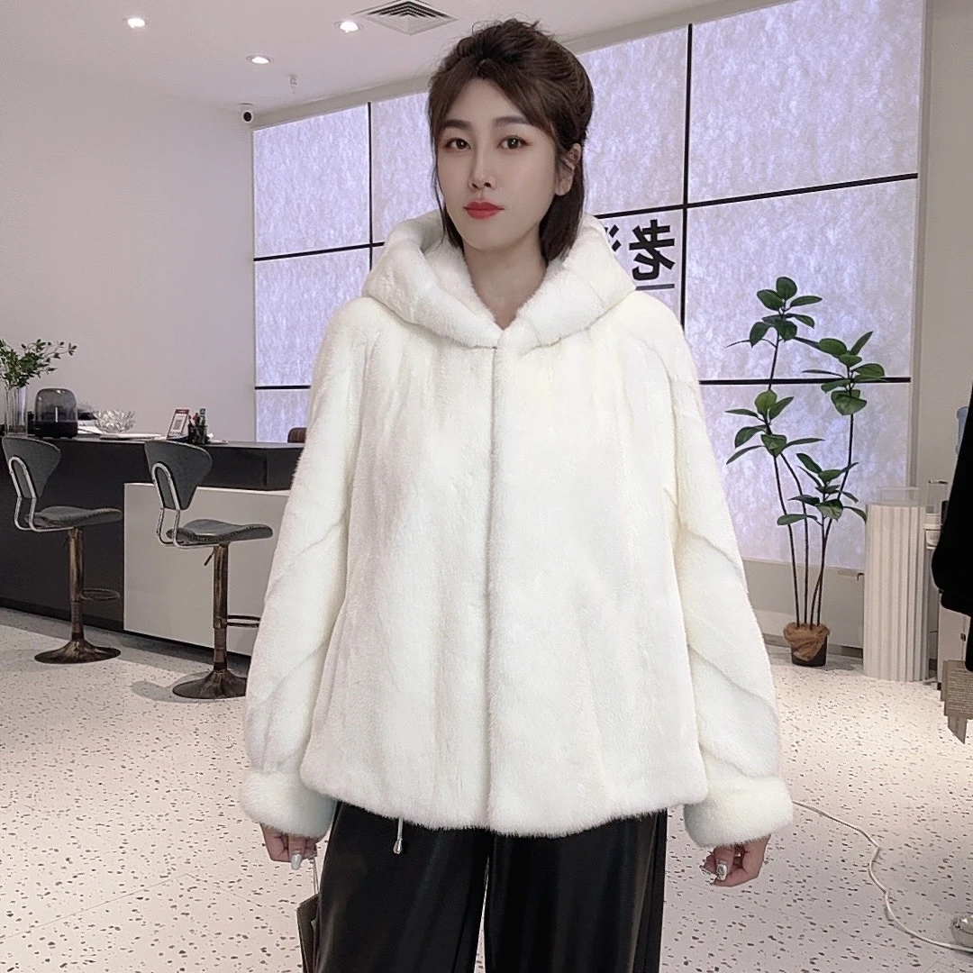 LP653女款气质白色短款时尚女士连帽带帽冬季秋冬外套