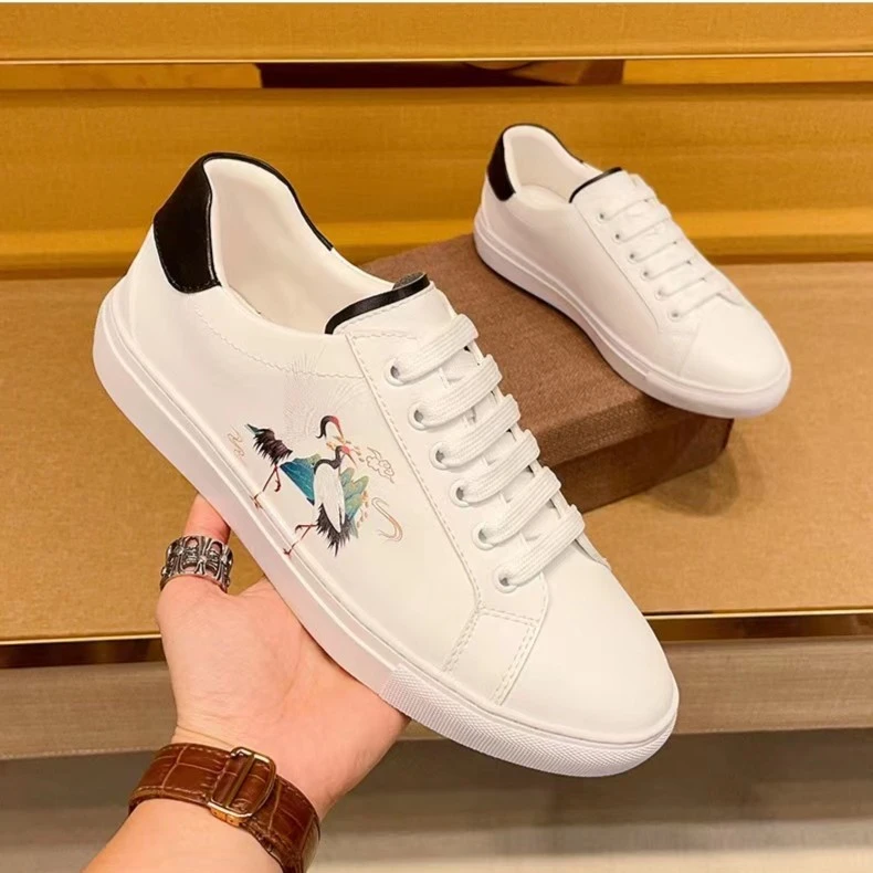 欧洲站新款男鞋国潮风纯皮印花潮流百搭板鞋男时尚轻奢透气小白鞋