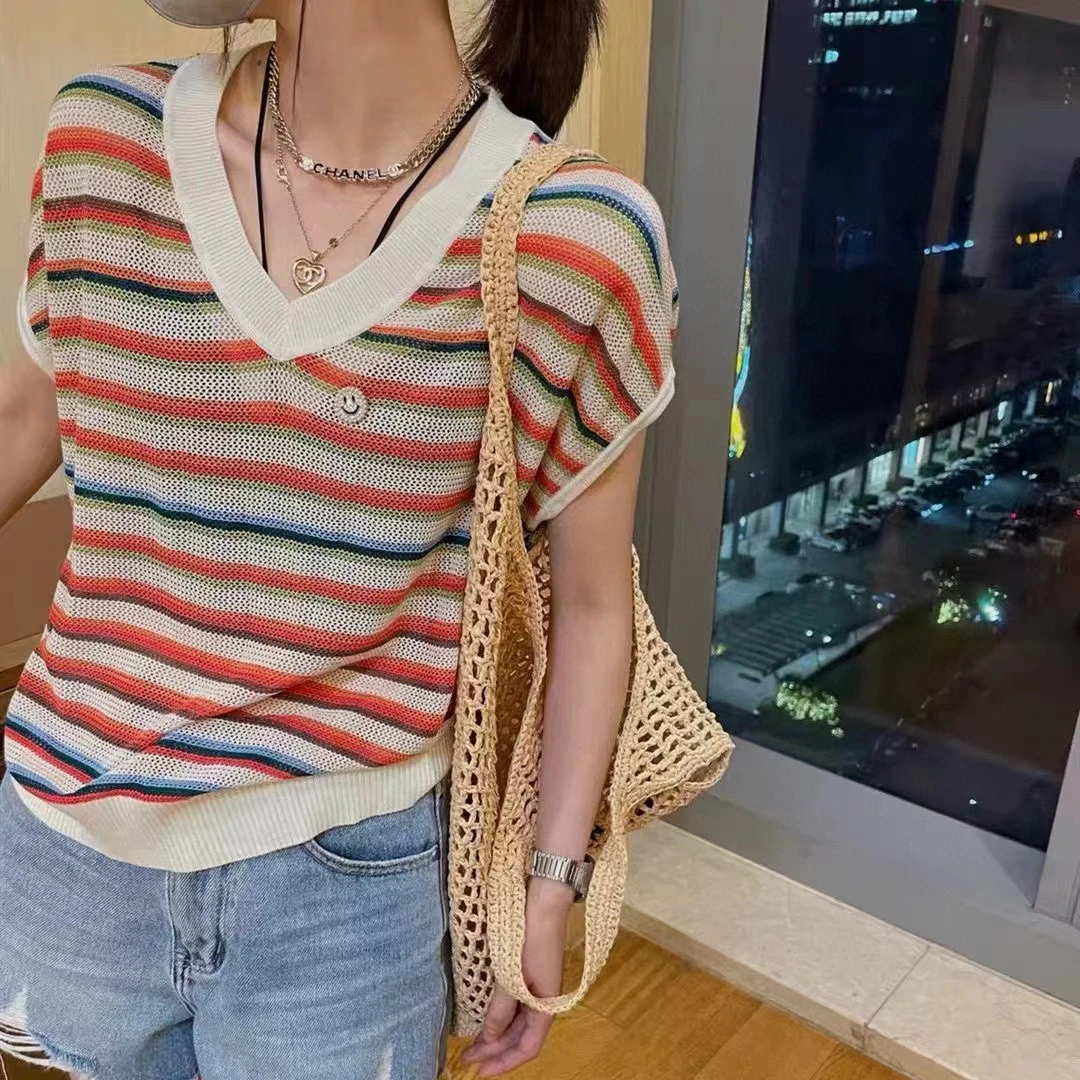 夏季新款洋气条纹短袖上衣女镂空衫薄款时尚短款V领别致冰丝针织