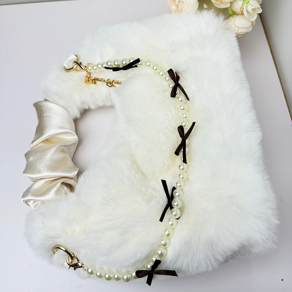 花知晓2024圣诞毛绒包秋冬圣诞周边白色毛绒可爱包包