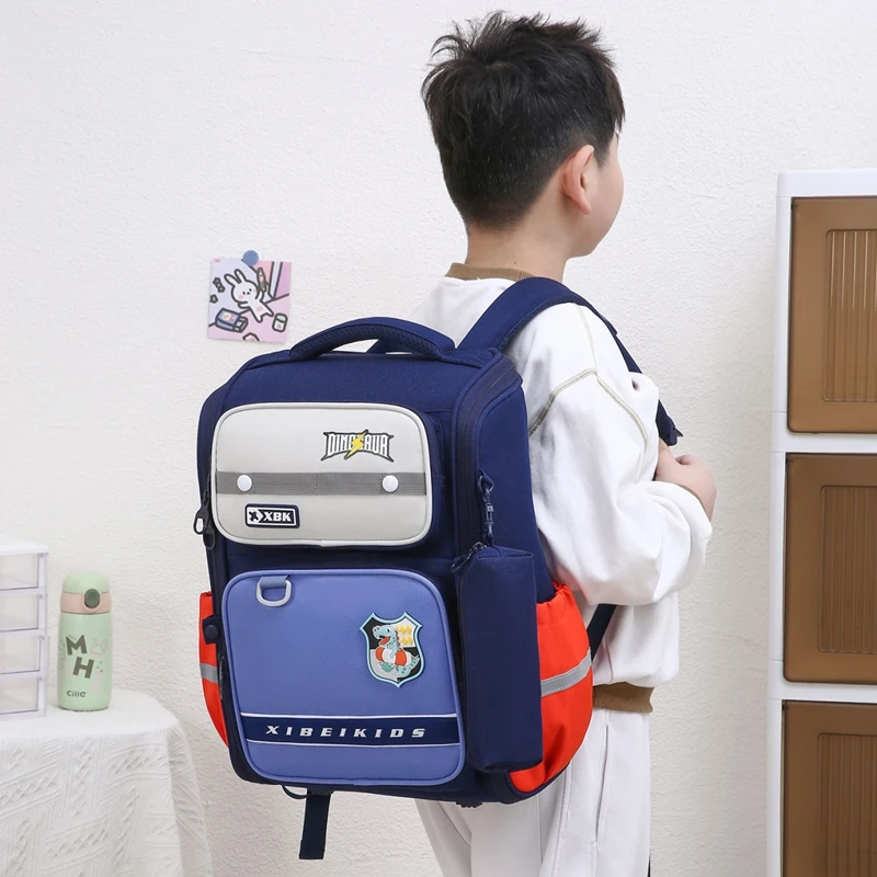 大容量卡通一体式优质百搭轻便小学生书包出行反光条撞色双肩包