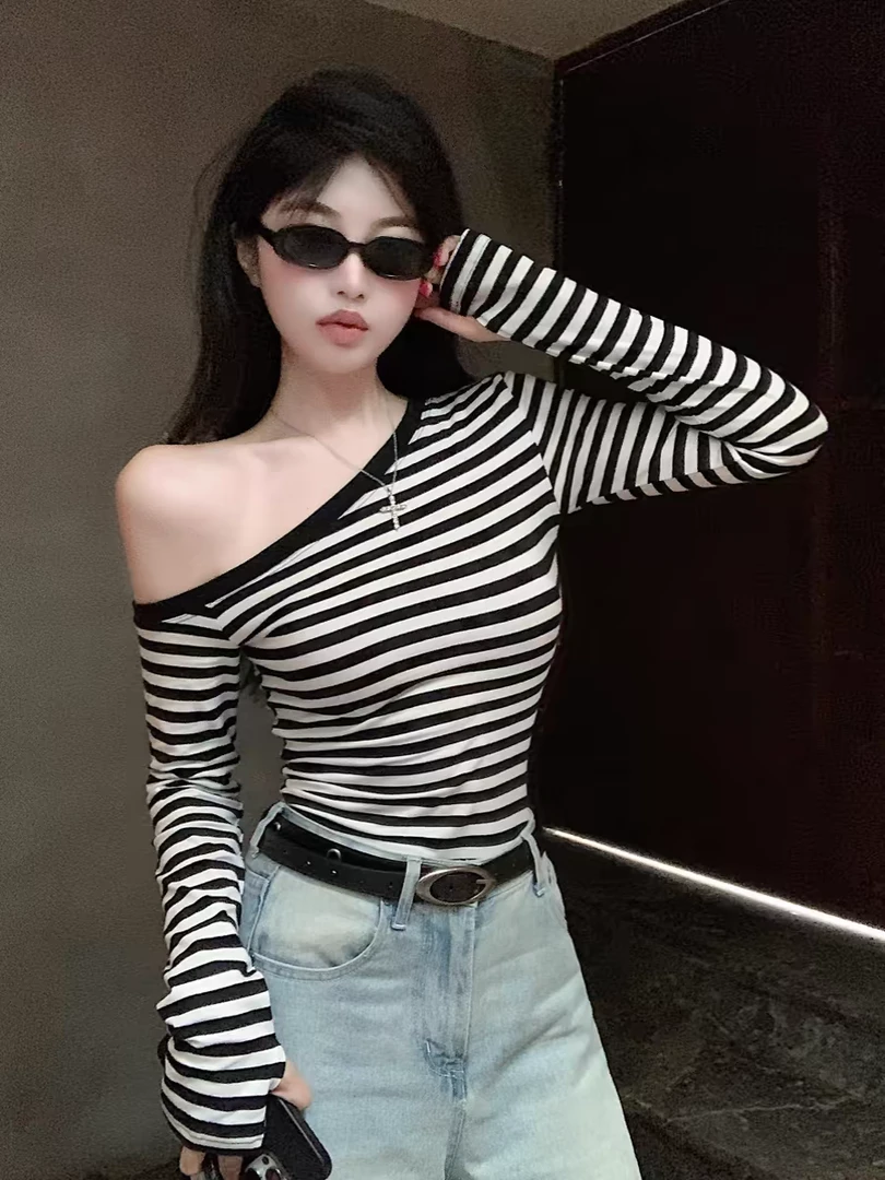 条纹长袖t恤女秋冬季辣妹露肩不对称设计感紧身显瘦斜肩上衣