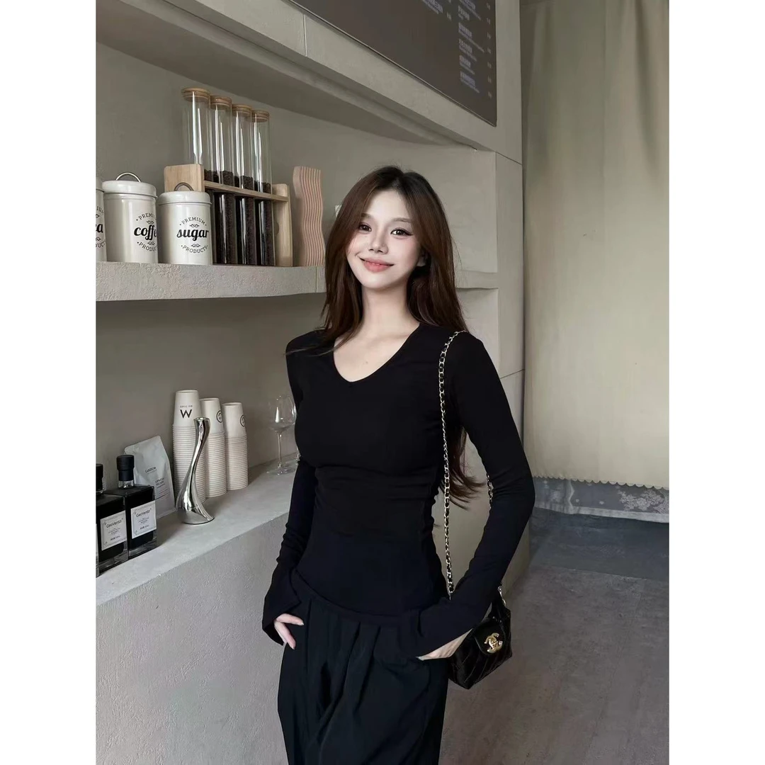 纯色v领针织打底衫女秋冬新款内搭纯欲修身显瘦百搭喇叭长袖上衣