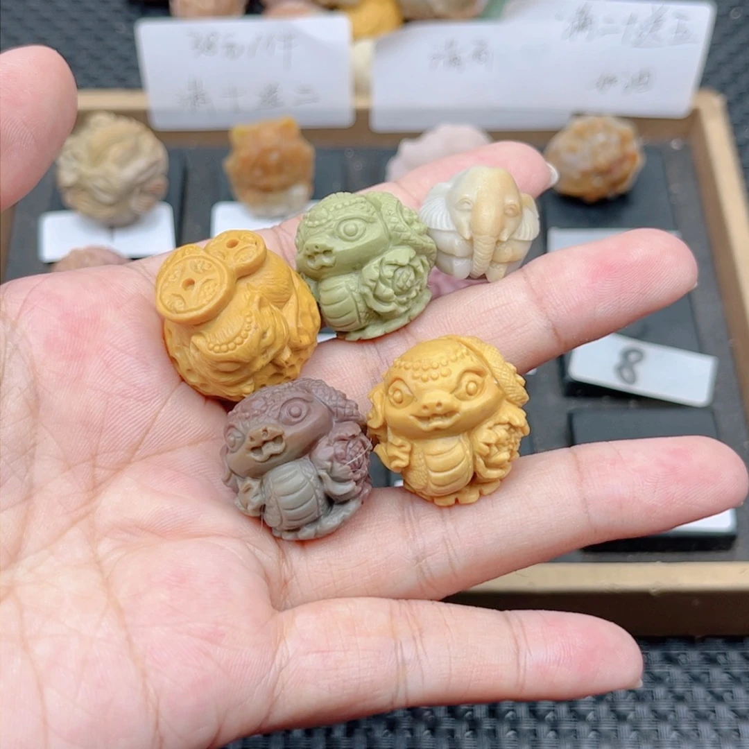 石英质玉颈饰未镶嵌忆*安