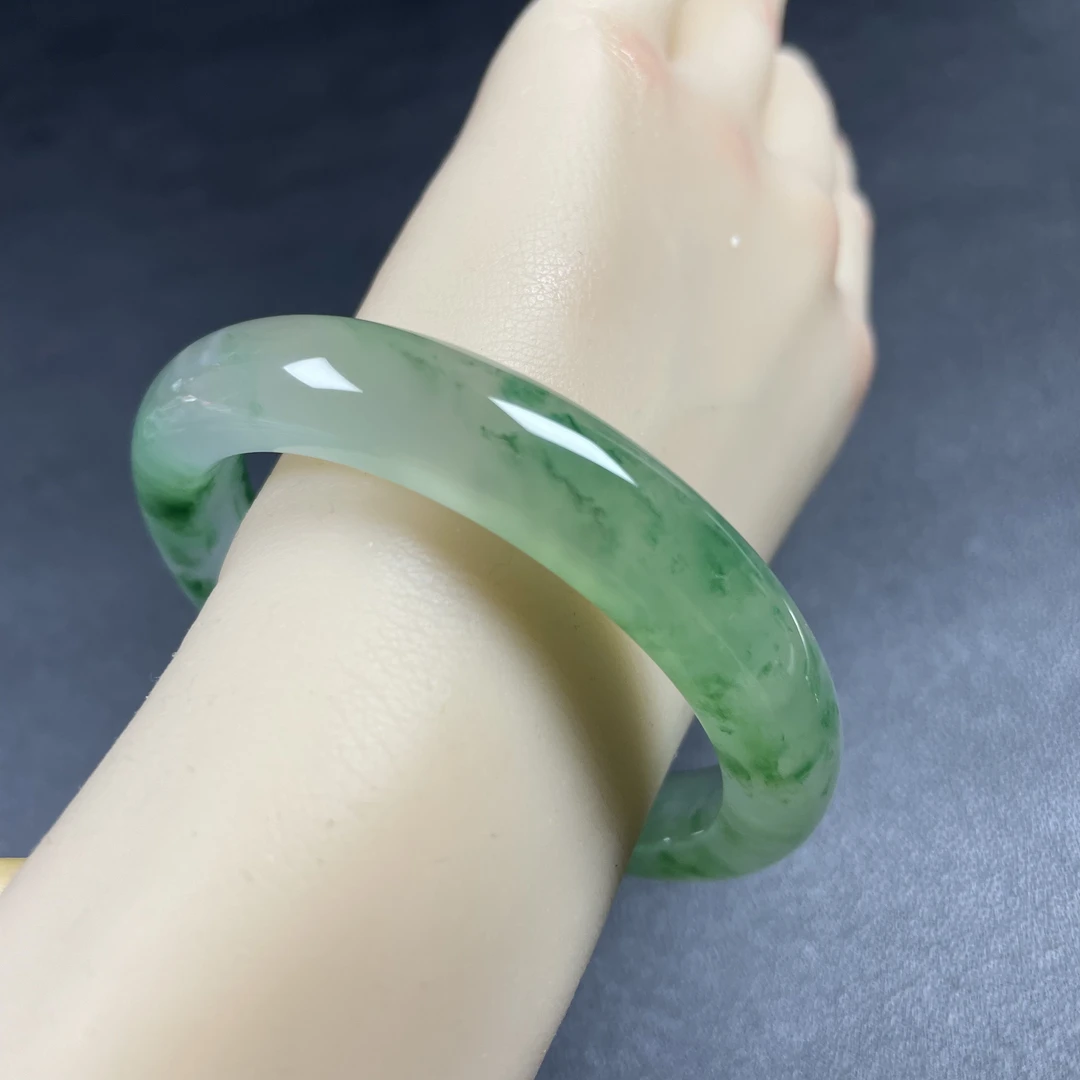 纯天然独龙玉精美手镯冰飘花