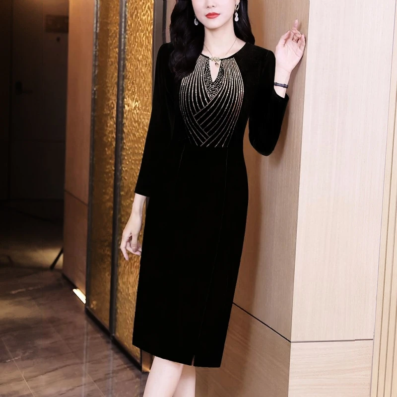 时尚赫本风丝绒连衣裙女2024年春秋新款正式场合洋气修身高贵裙子