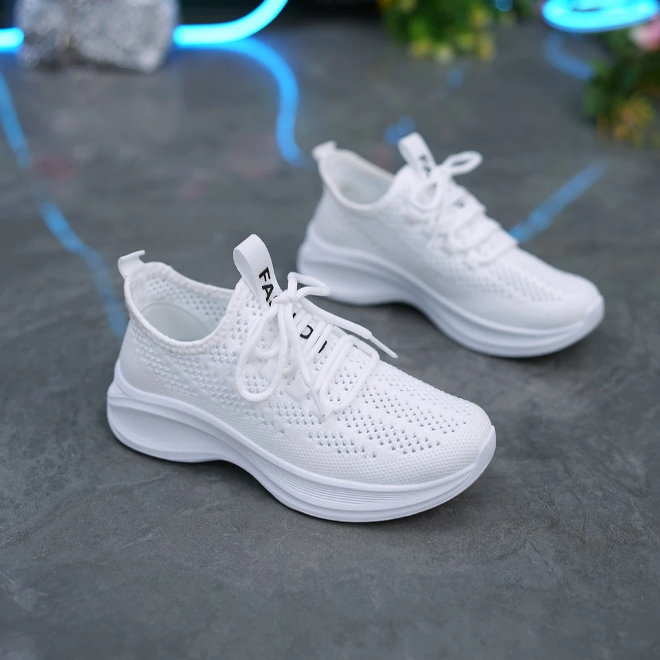 ins韩版轻便飞织鞋女2024夏季新款学生运动鞋透气健身跑步休闲鞋