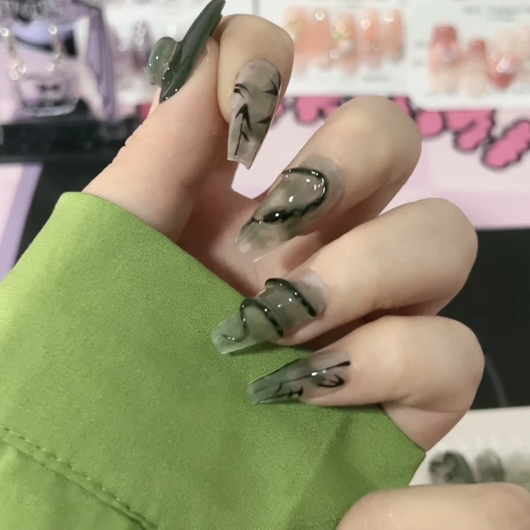 茹茹手工甲#785 青蛇竹影墨绿玉石晕染手绘穿戴美甲