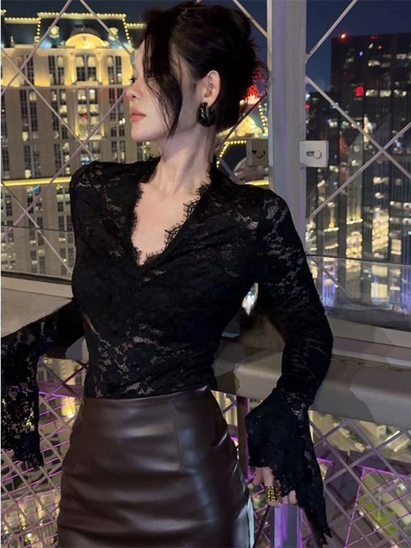 纯欲性感辣妹v领蕾丝长袖上衣女秋季新款修身显瘦内搭打底衫