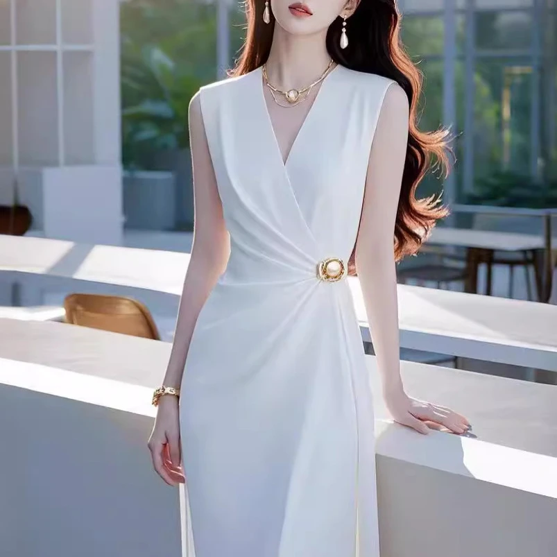2024夏季新款正式场合礼服白色连衣裙小众设计轻奢高腰无袖连衣裙