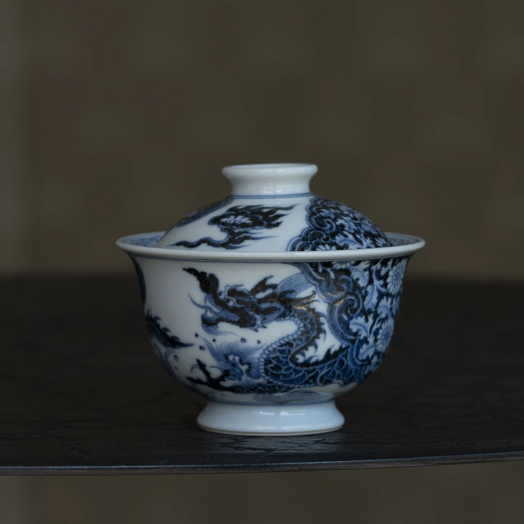 明续幽蓝穿花龙盖碗