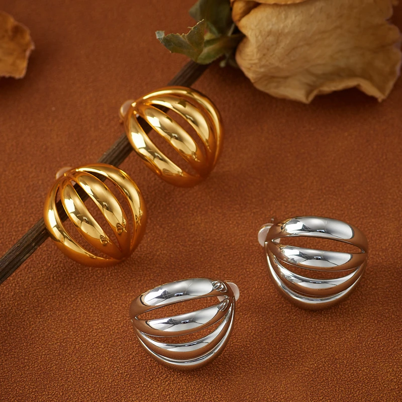 铜合金耳饰 欧美新款大牌设计感时髦精耳环缕空椭圆蛋形银针耳饰