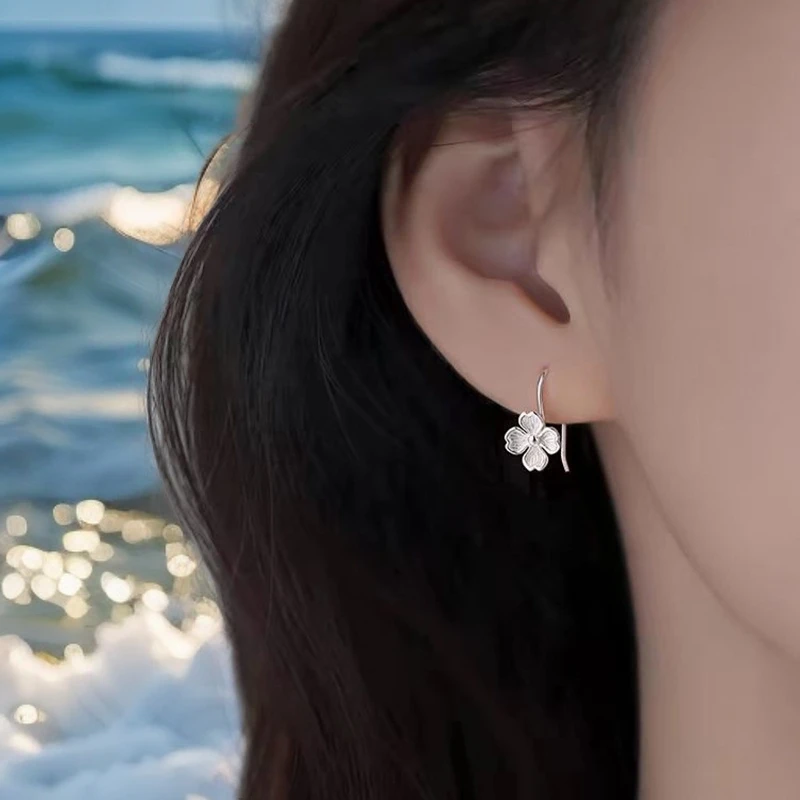 925银耳饰 花朵耳钩女性崭新款爆款小众轻奢耳环高级感银镀耳饰