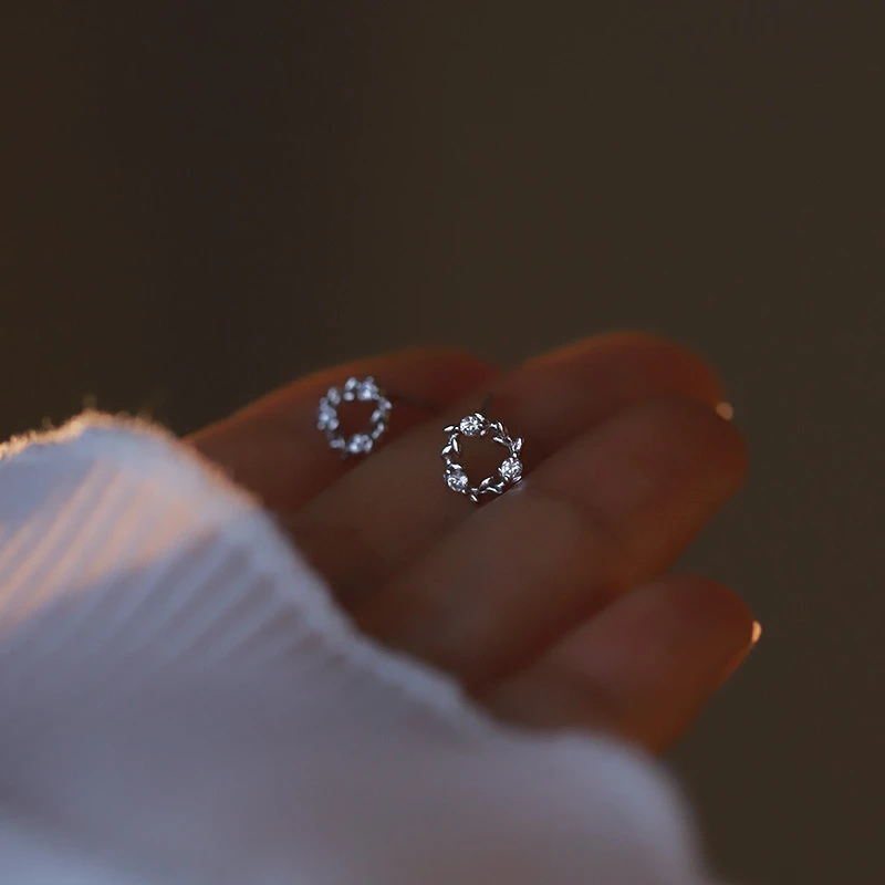 925银耳饰 花环耳钉锆石冷淡风耳环女新款小巧花朵气质银镀耳饰