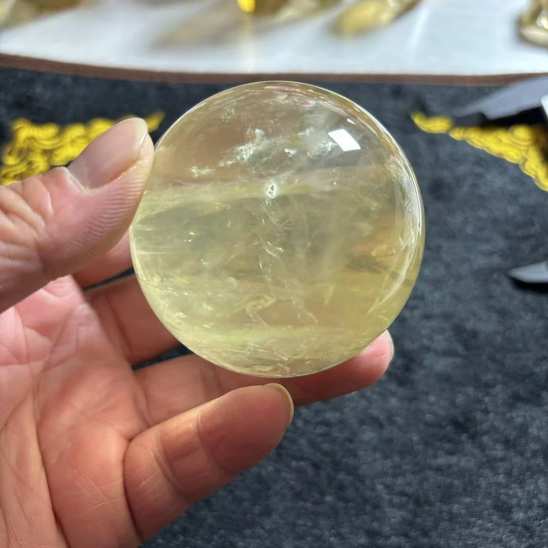 柠檬黄水晶球 颜色浅 晶体透 直径5.9㎝
