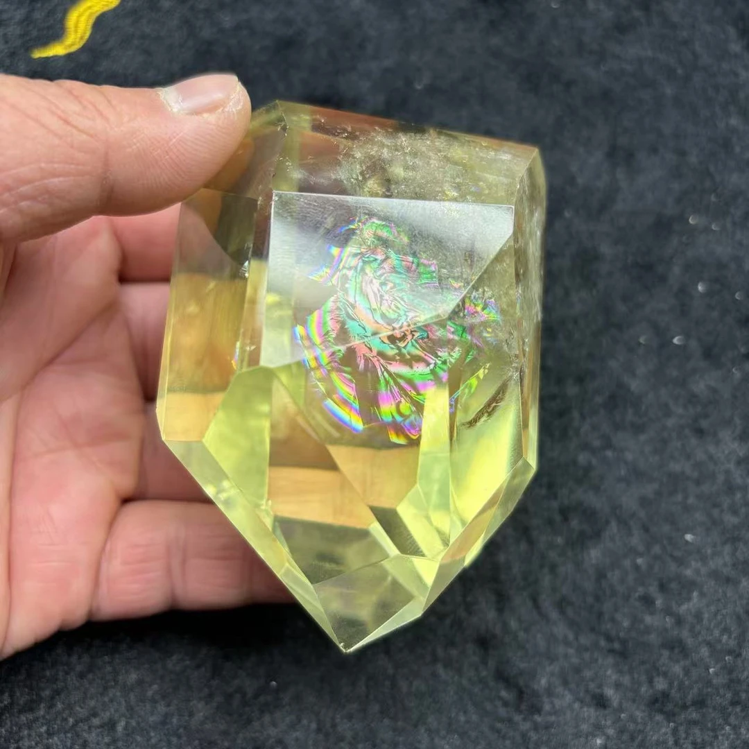 黄水晶随形 超大片七彩虹 颜色好 晶体通透 高8.6cm宽6cm