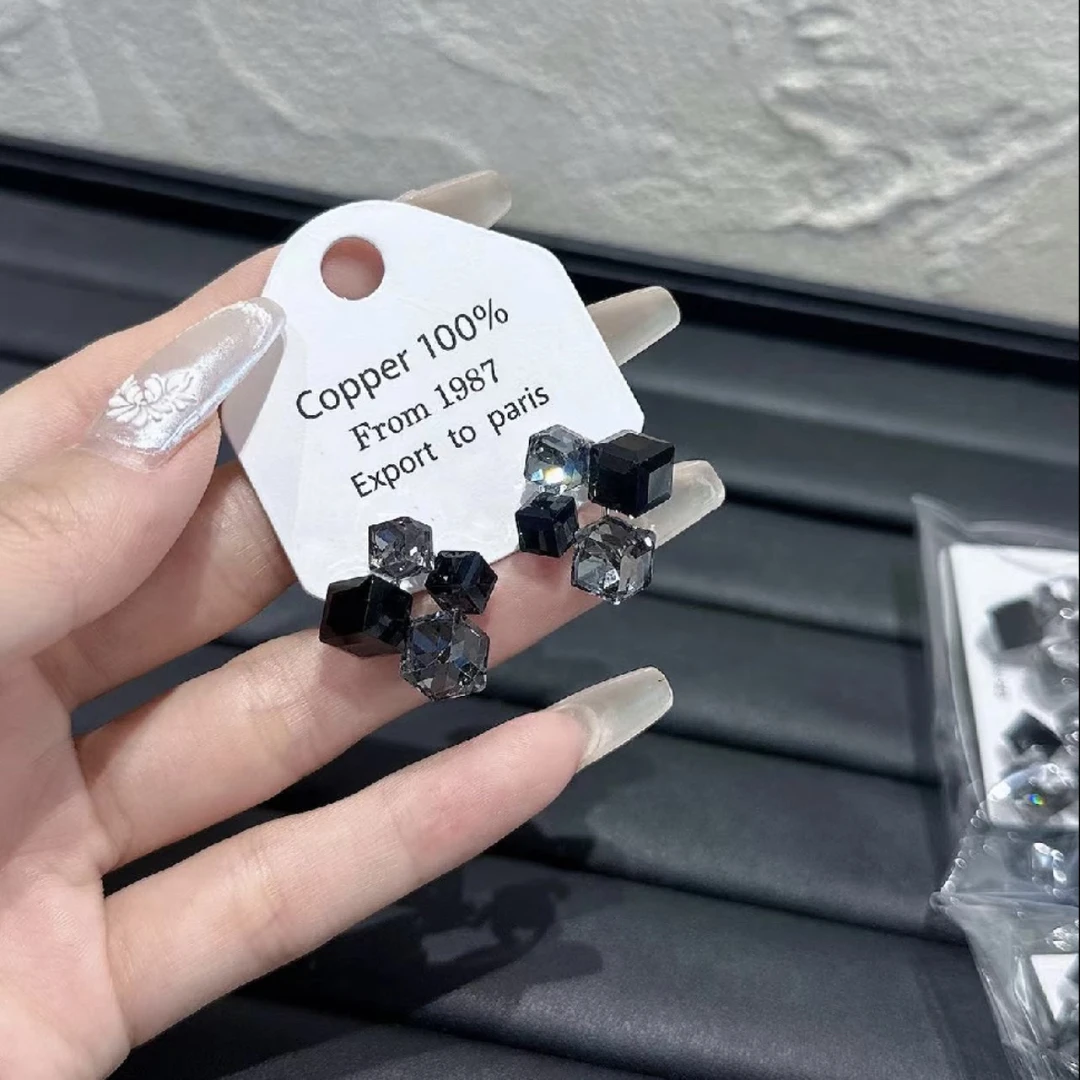 秋冬黑色立体钻几何耳环高级小众设计耳钉时尚奢华复古风秋冬耳钉