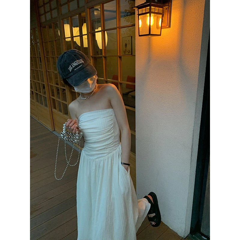 性感抹胸连衣裙2024春夏新款韩版温柔裹胸白色心机长款裙子